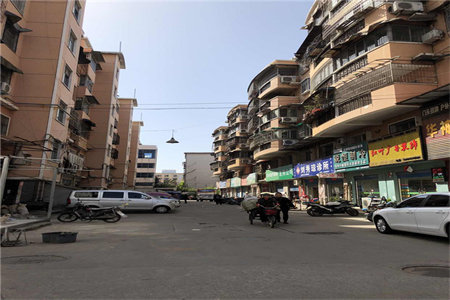一实小附近东岳广场3室两厅1卫78万105m2出售